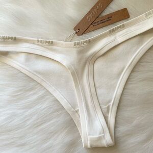 SKIMS Cotton Logo Dipped Thong M PN-DTH-2002